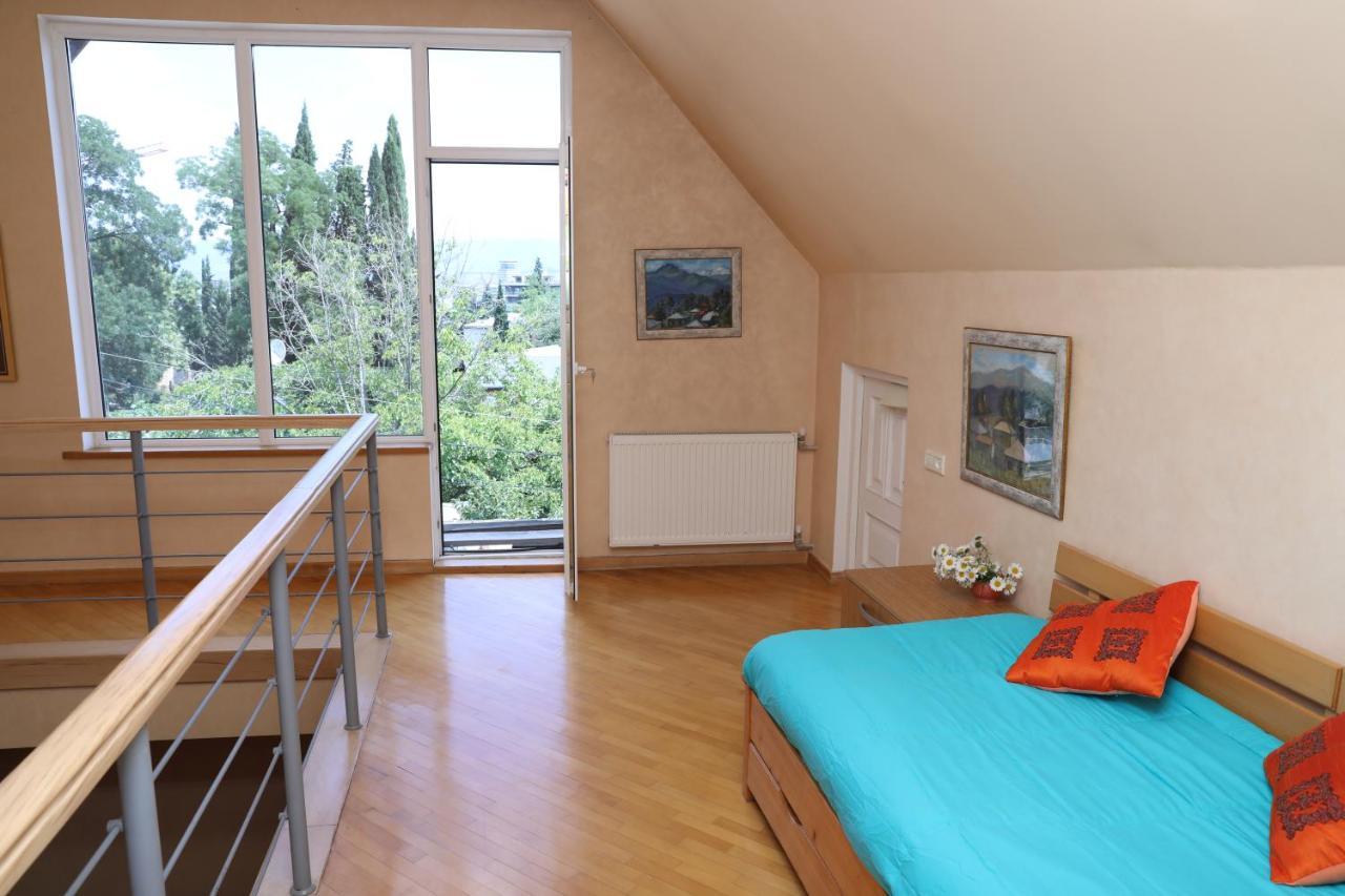 4Bd Appartaments With Cozy Garden Tbilisi Buitenkant foto