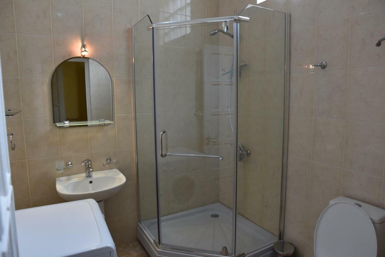4Bd Appartaments With Cozy Garden Tbilisi Buitenkant foto